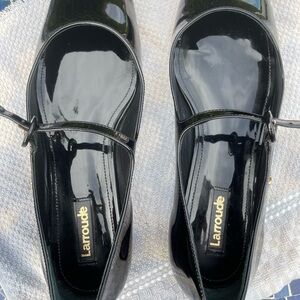 Larroude Women Ballet Flats Black Patent Leather Mary Jane Size 9 used.
